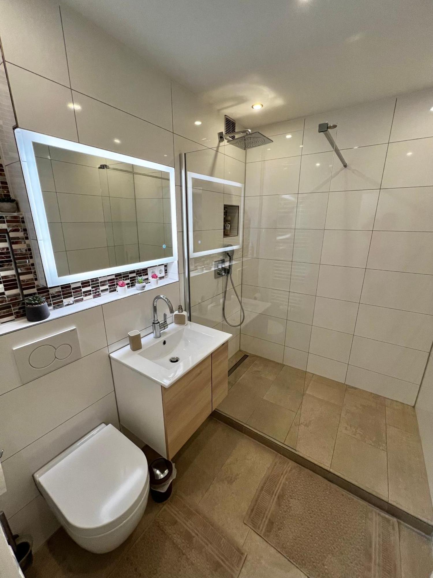 אוגסבורג Lilis Apartment Mit Balkon מראה חיצוני תמונה
